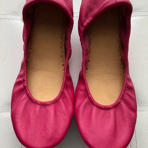 Tieks Fuschia size 8. Never worn.